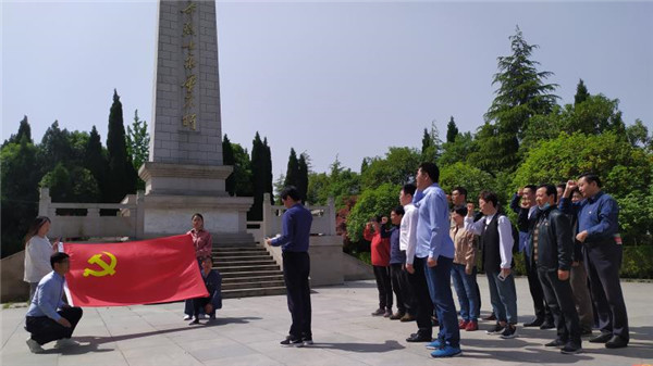 淮南市科技局赴板张集革命烈士陵园开展党史学习教育