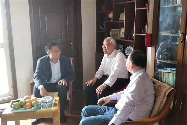 淮南潘集区主要领导同志深入基层走访看望老干部