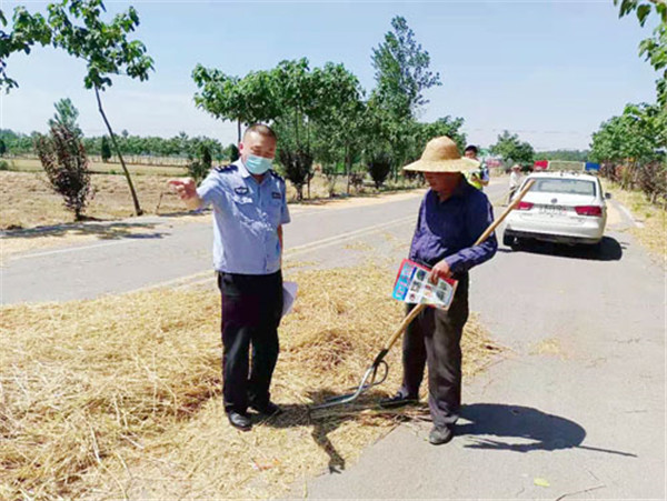 淮南凤台交警“五个加强”护航午收道路交通安全