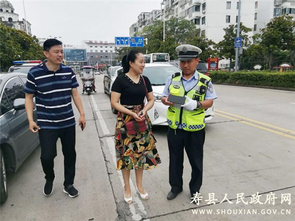淮南寿县考生家长丢失手机 护考辅警发现捡起