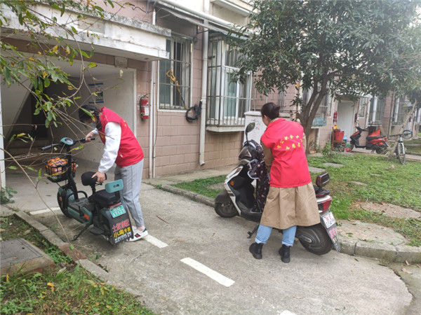 淮南市住房公积金管理中心前往共建社区开展“文明养犬，规范停车”文明创建活动