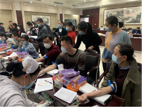 淮南市市场监管局组织党员干部职工参加无偿献血活动