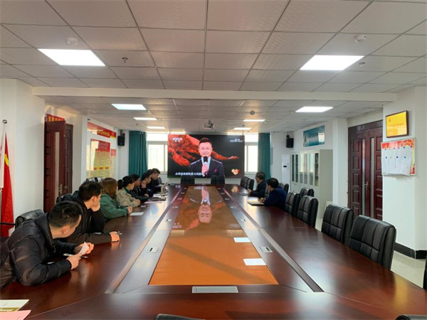 淮南市经开区分局组织集体观看《榜样6》