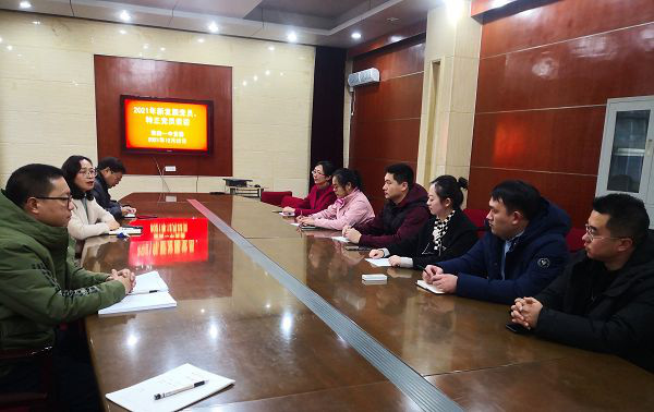 淮南一中召开新转正党员、预备党员谈心谈话会