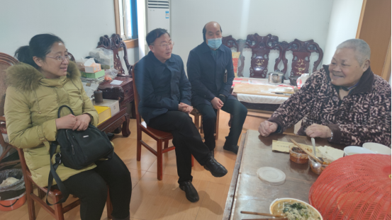 淮南市中小企业发展促进中心领导班子走访慰问离休干部