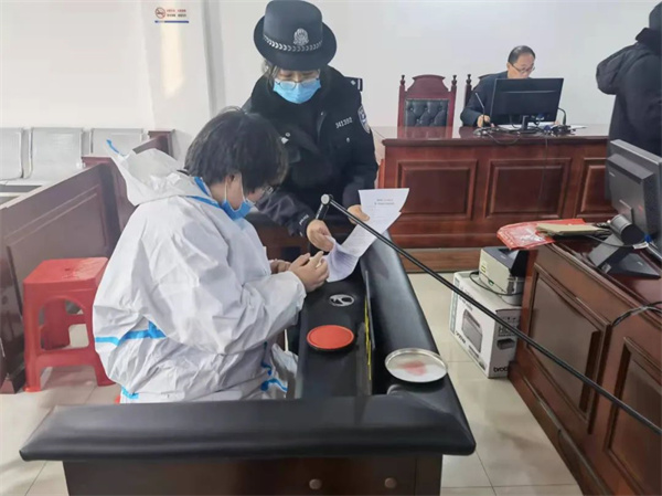 淮南寿县一位90后女收银员高消费，挪用资金百余万受审