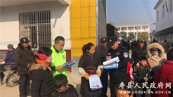 淮南寿县双桥镇开展春节期间《信访条例》宣传活动