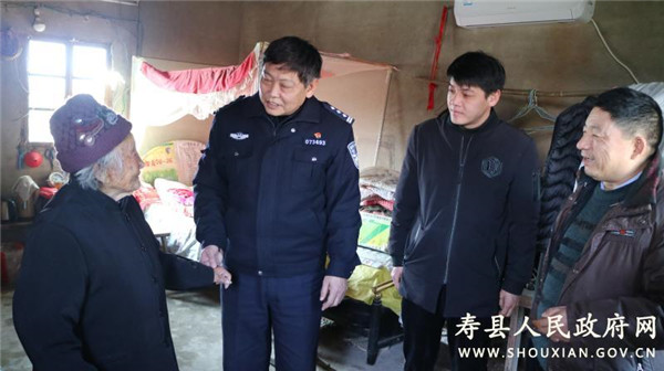 淮南寿县一村一警走访宣传春节慰问彰显情怀