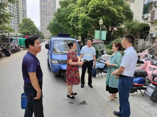 淮南市自然资源和规划系统“七一”期间走访慰问老党员