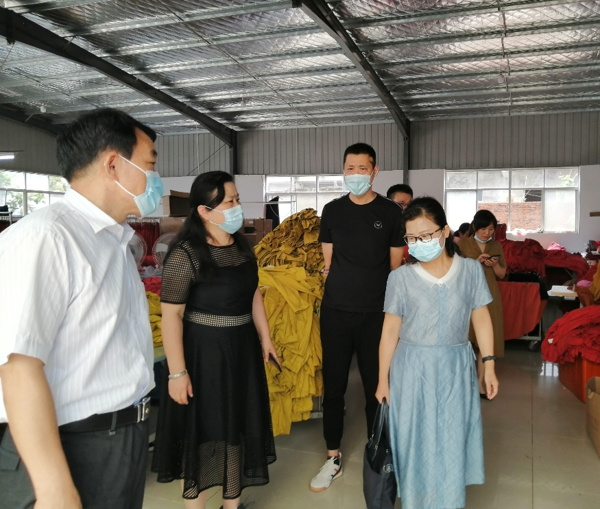 淮南市谢家集区妇联调研非公企业妇女组织建设