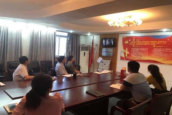 淮南市凤台县：县委老干部局党支部组织观看《革命者》