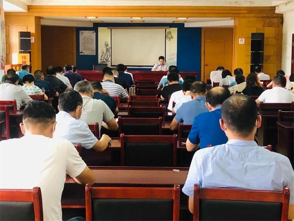 淮南市寿县县委、副县长李景练为寿县市场监管系统党员上党课