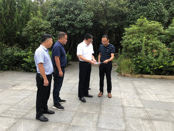 淮南市委副书记汪谦慎调研市烈士陵园