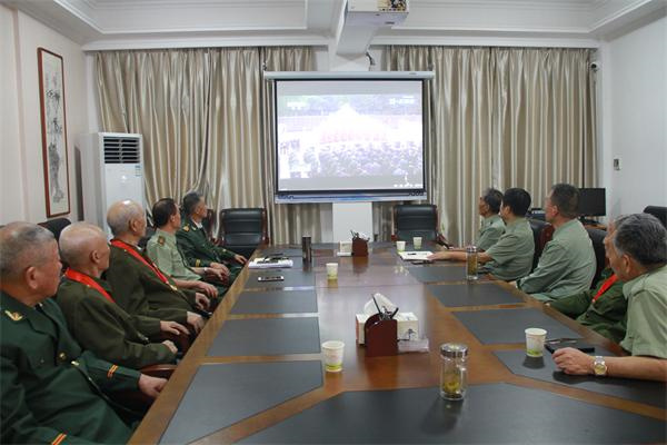 淮南市军休所：组织军休干部观看第八批在韩中国人民志愿军烈士遗骸安葬仪式