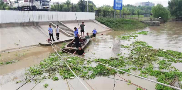 淮南市：保护河道环境,立足岗位办实事 -- 清理河道志愿者活动