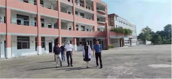 淮南市：陈光煚赴淮南十一中检查2021级七年级新生学情调研检测工作