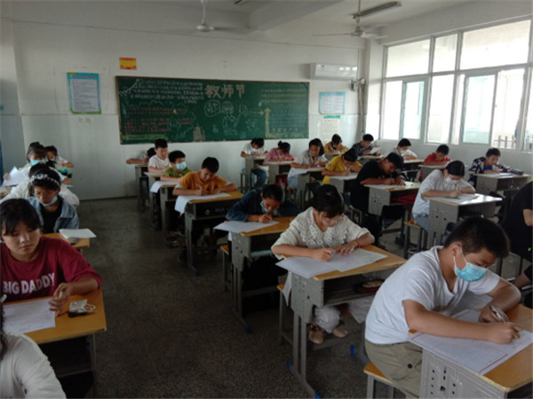 淮南二十中2021级七年级新生学情调研监测工作顺利开展