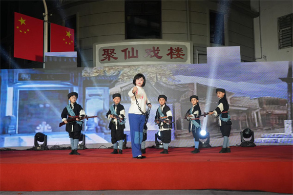 “漫步老北头 转角遇到戏”少儿戏曲展演在淮南淮河老街成功举办